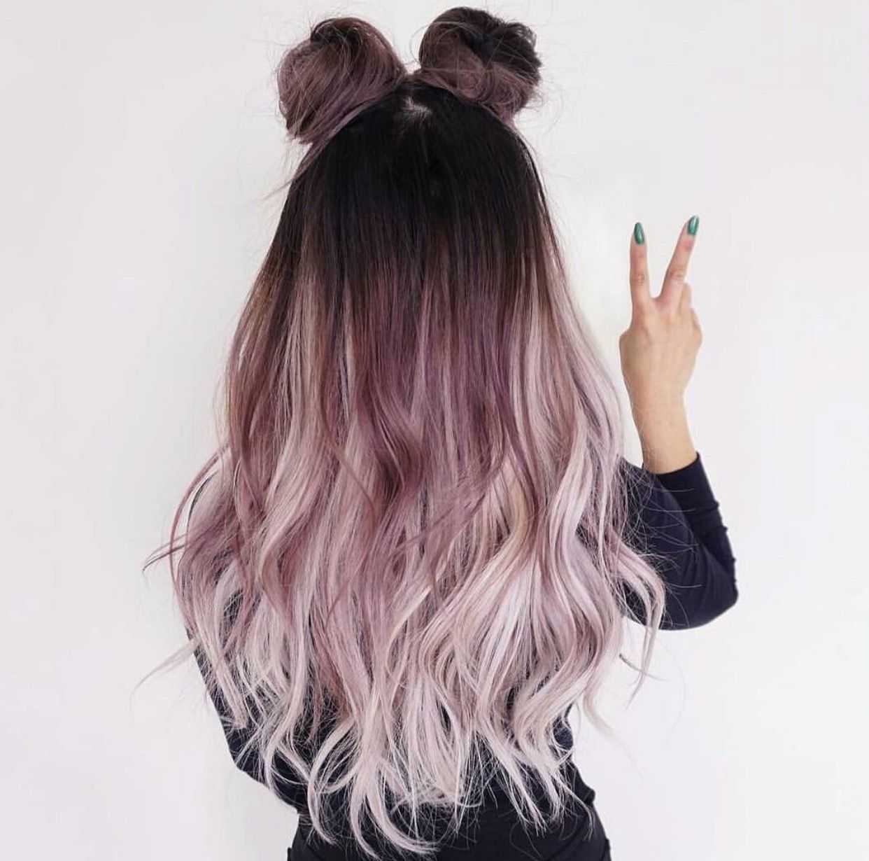 Розовые волосы — модный hair-тренд для девушек в 2021 году